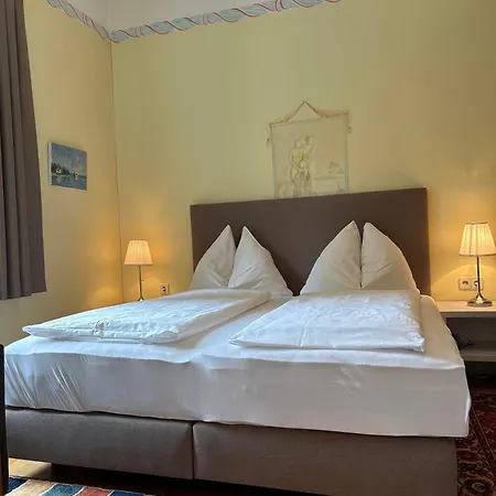Christina Hotel *