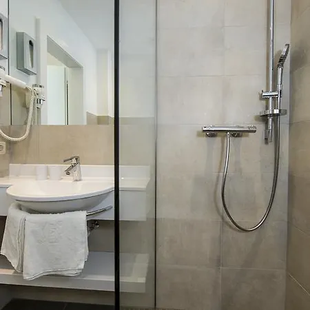 Christina Ξενοδοχείο *