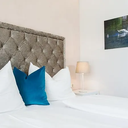 Christina Ξενοδοχείο *