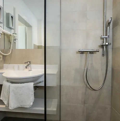 Christina Szálloda *